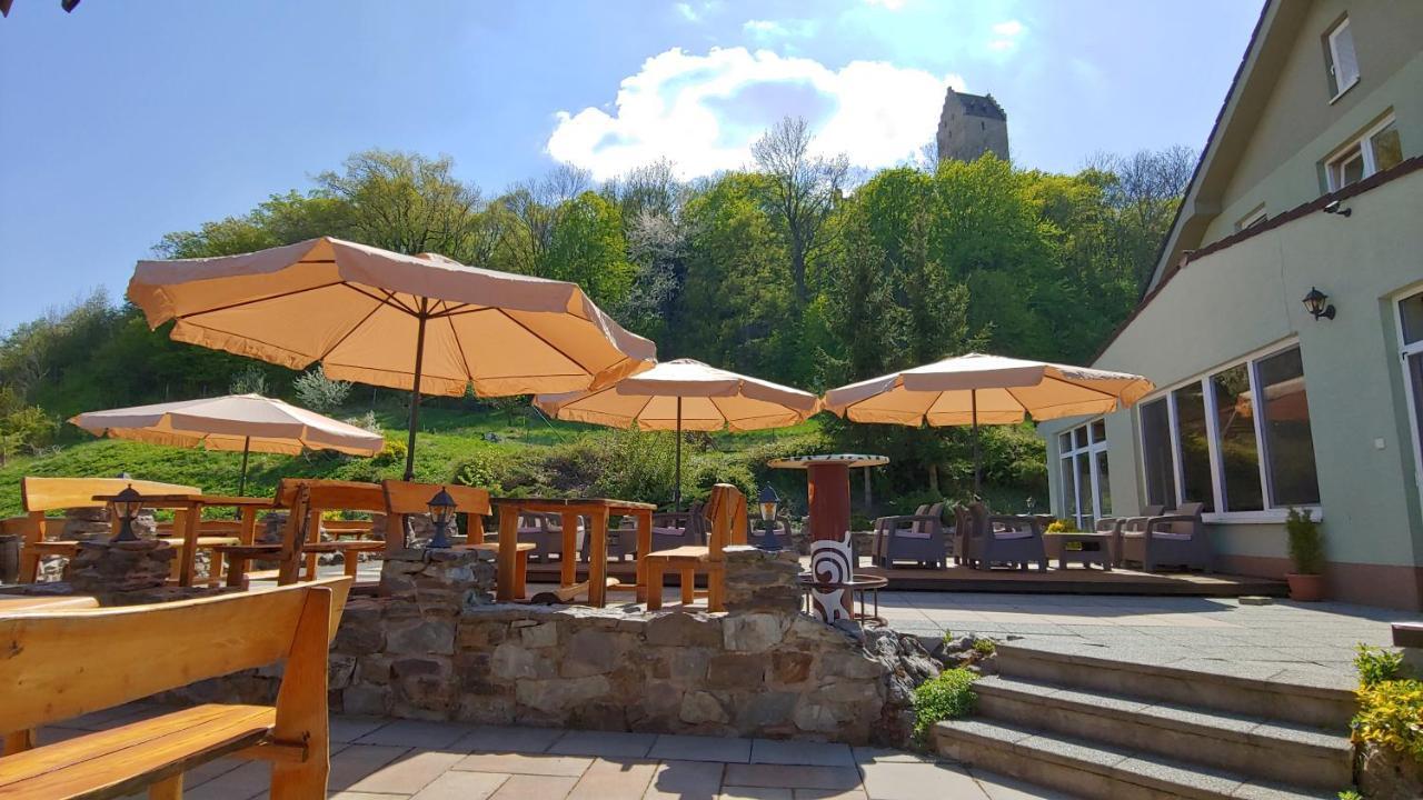 Pod Hradom Restaurant&Pension Topolcany Exterior foto