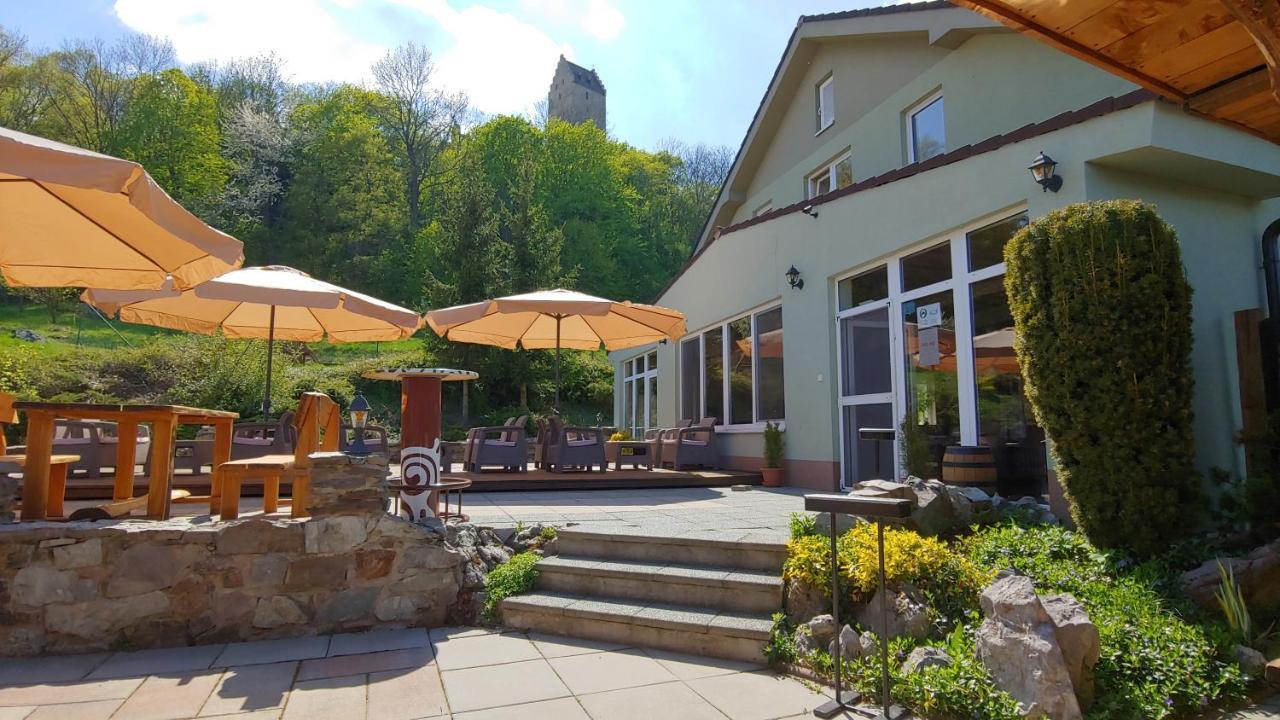 Pod Hradom Restaurant&Pension Topolcany Exterior foto
