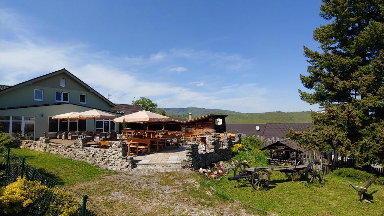 Pod Hradom Restaurant&Pension Topolcany Exterior foto