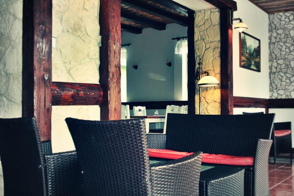 Pod Hradom Restaurant&Pension Topolcany Exterior foto