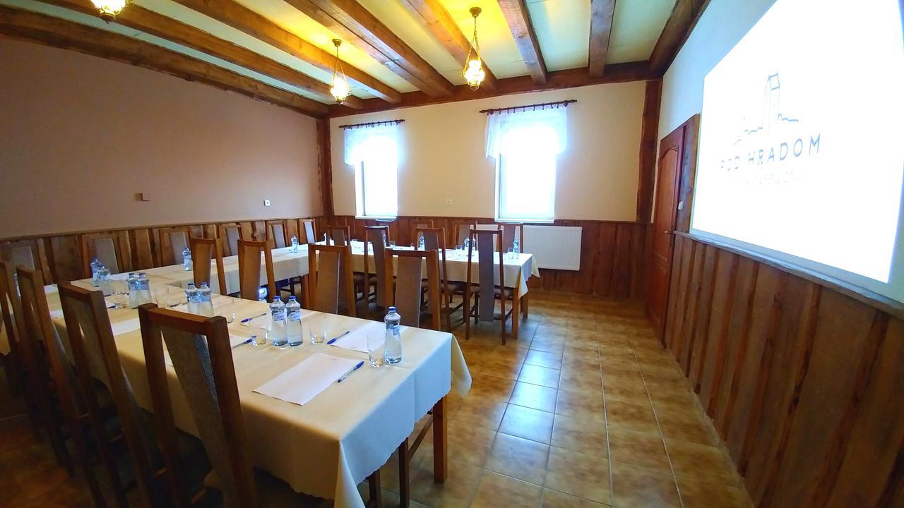Pod Hradom Restaurant&Pension Topolcany Exterior foto