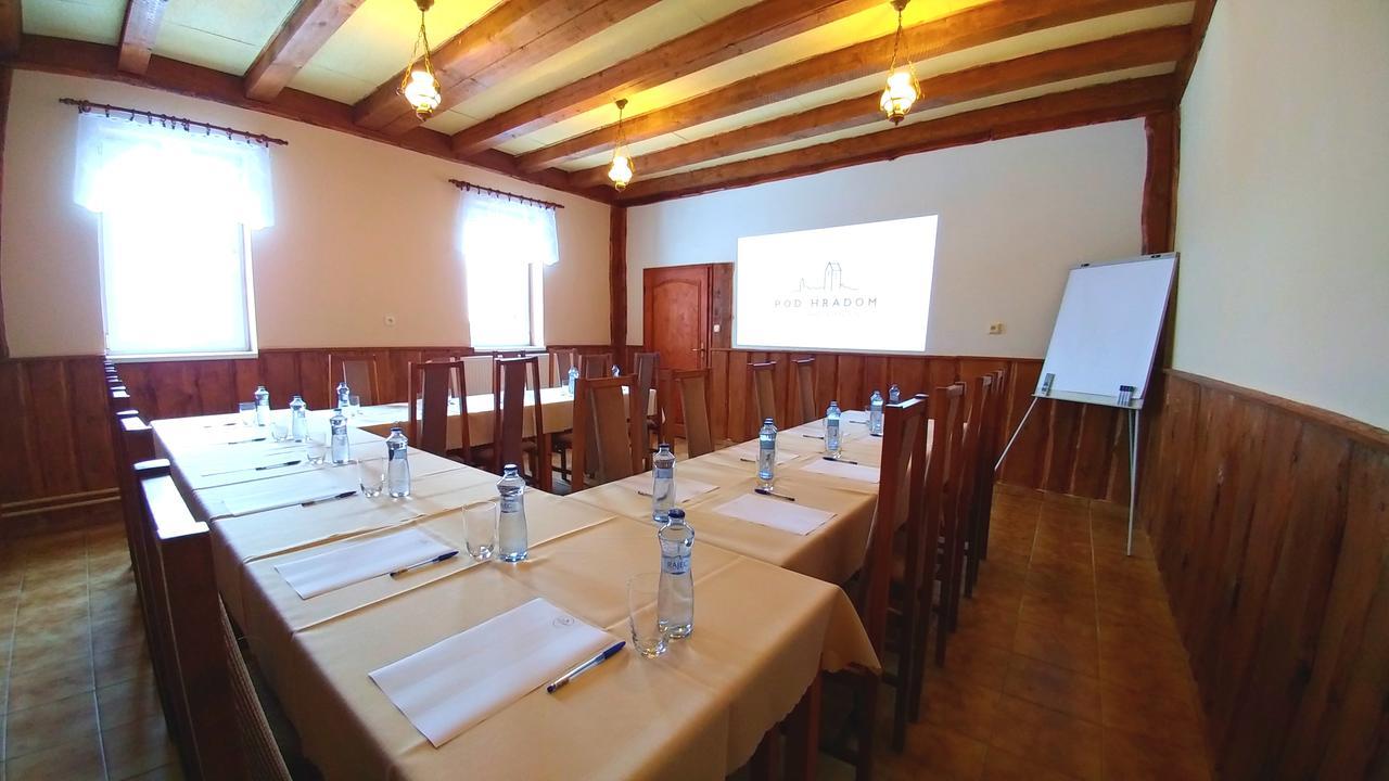 Pod Hradom Restaurant&Pension Topolcany Exterior foto